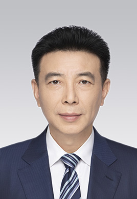 陳贄，男，漢族，1965年10月生，研究生學歷，中共黨員，現(xiàn)任人民日報社編委委員、海外版編輯部總編輯。
