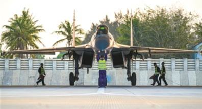 海軍航空兵某部開展飛行訓練